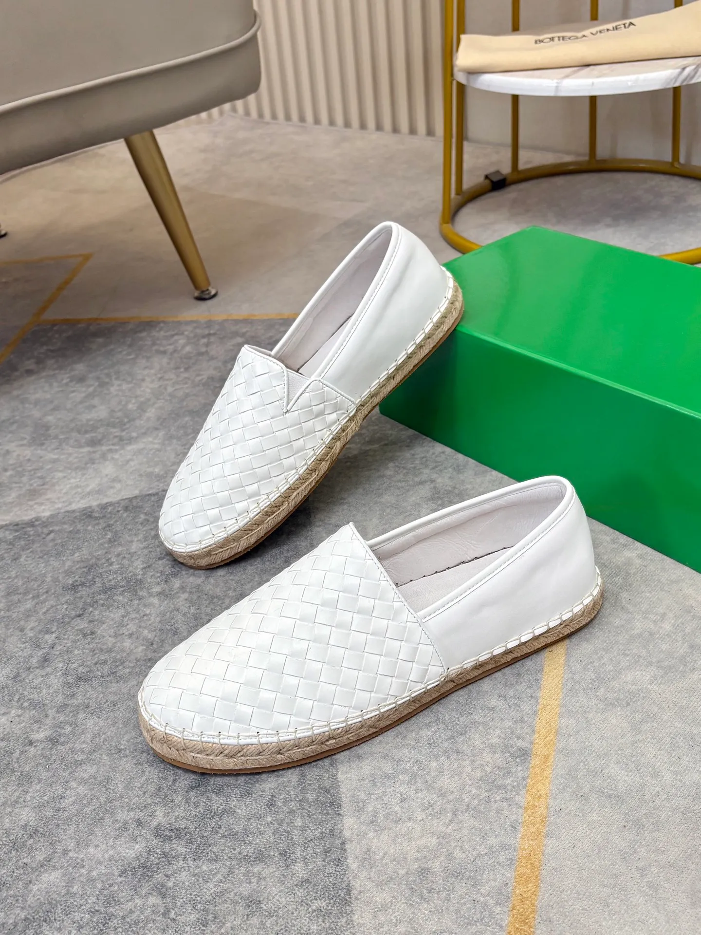 P420. BV men's casual shoes, handsome and versatile low-top shoes, woven cowhide upper, pigskin lining for the feet, 🌺🌺perfect shoe last, 🌲🌲 fashionable and handsome, comfortable on the feet, 🚗🚗wear-resistant and non-slip rubber outsole. Code number: 38-44. 45 is custom-made and cannot be returned or exchanged